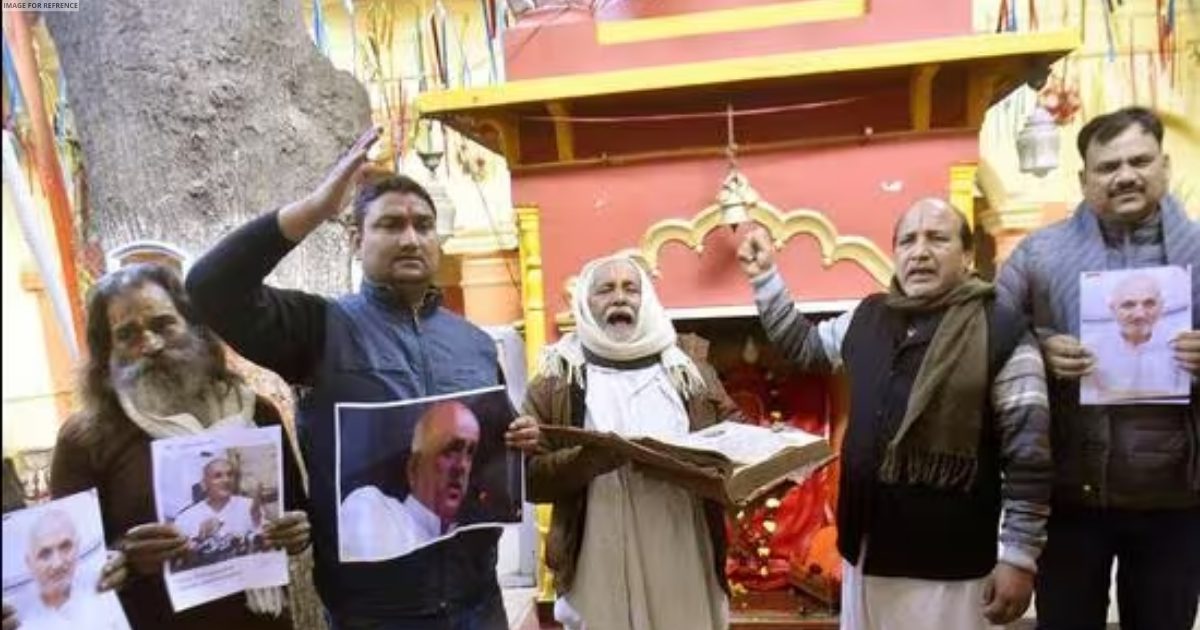 Karni Sena holds demonstration against Bihar Minister's remarks on Ramcharitmanas